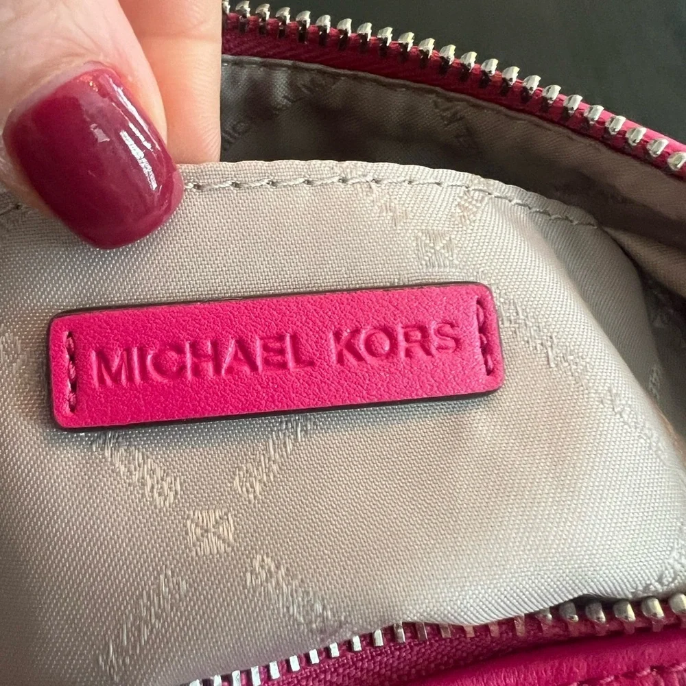 NWT Michael Kors Carmela Medium Crossbody/Shoulder Bag with Matching Cardholder